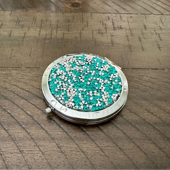 NEW!! Glam Compact Mirror - Picture 5 of 9